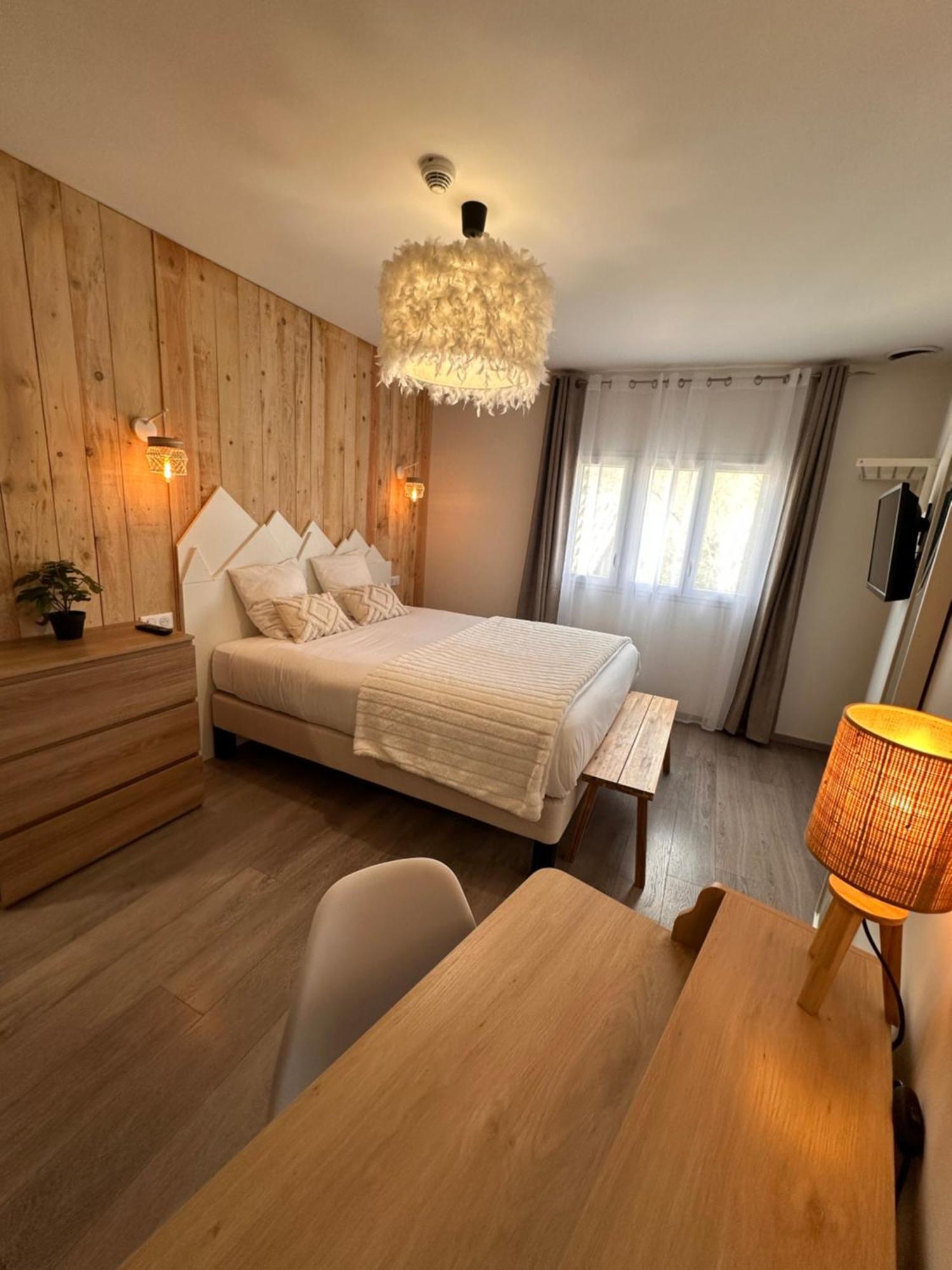 Auberge Du Vieux Lanas Logis Hotel Restaurant Luaran gambar