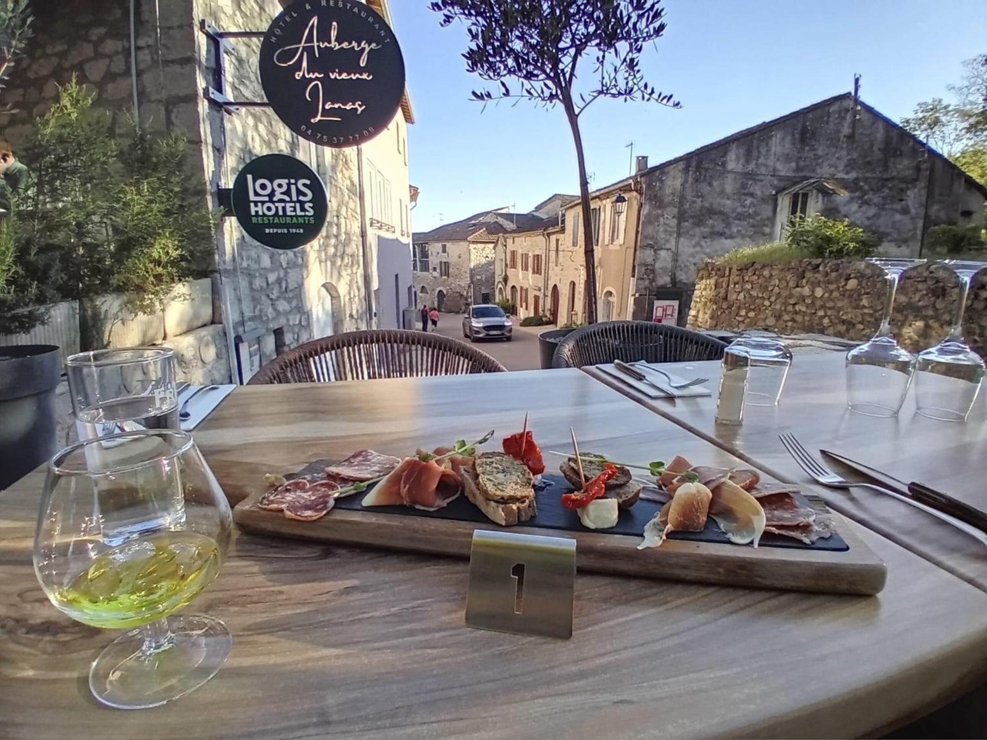 Auberge Du Vieux Lanas Logis Hotel Restaurant Luaran gambar