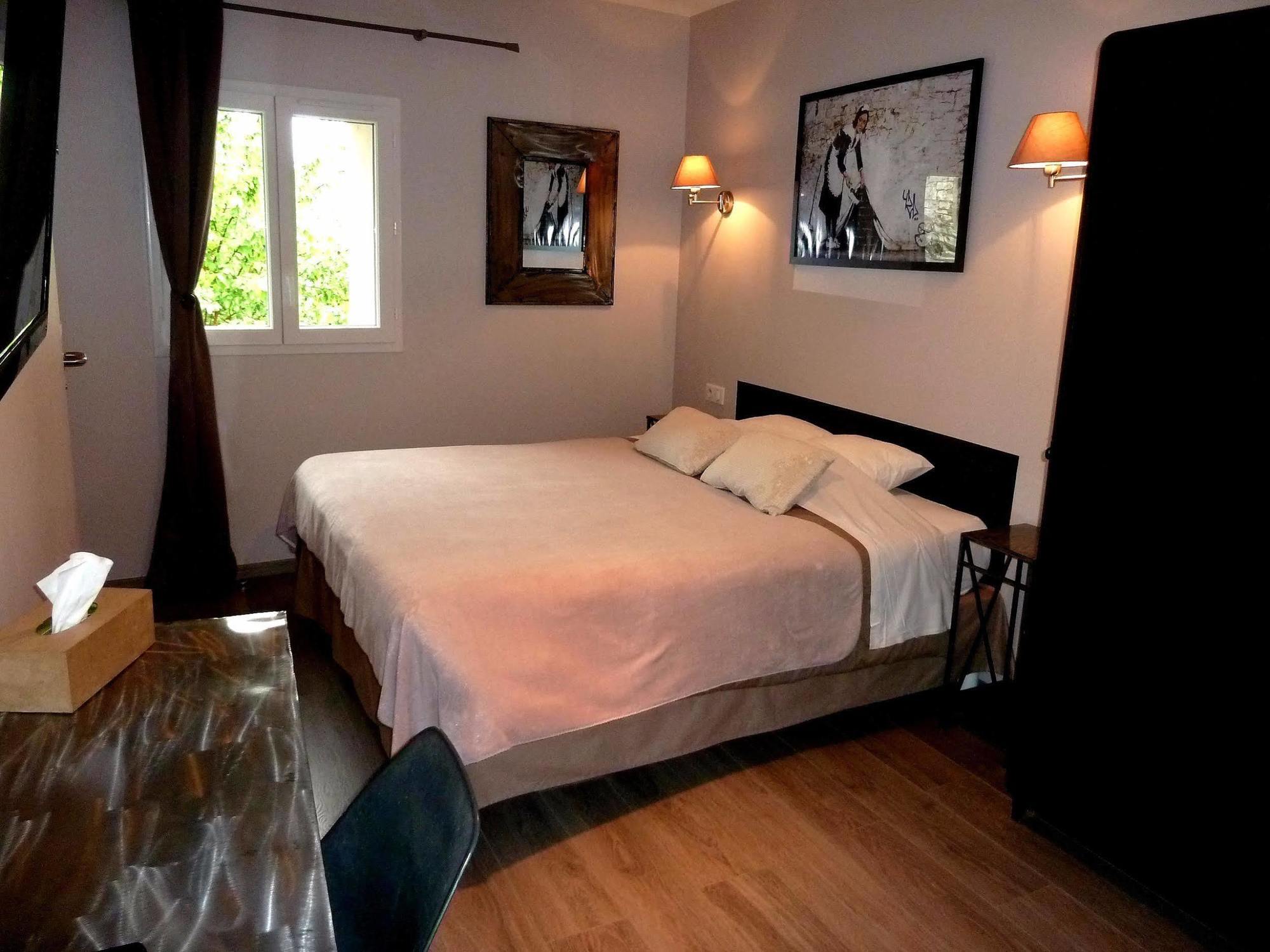 Auberge Du Vieux Lanas Logis Hotel Restaurant Luaran gambar