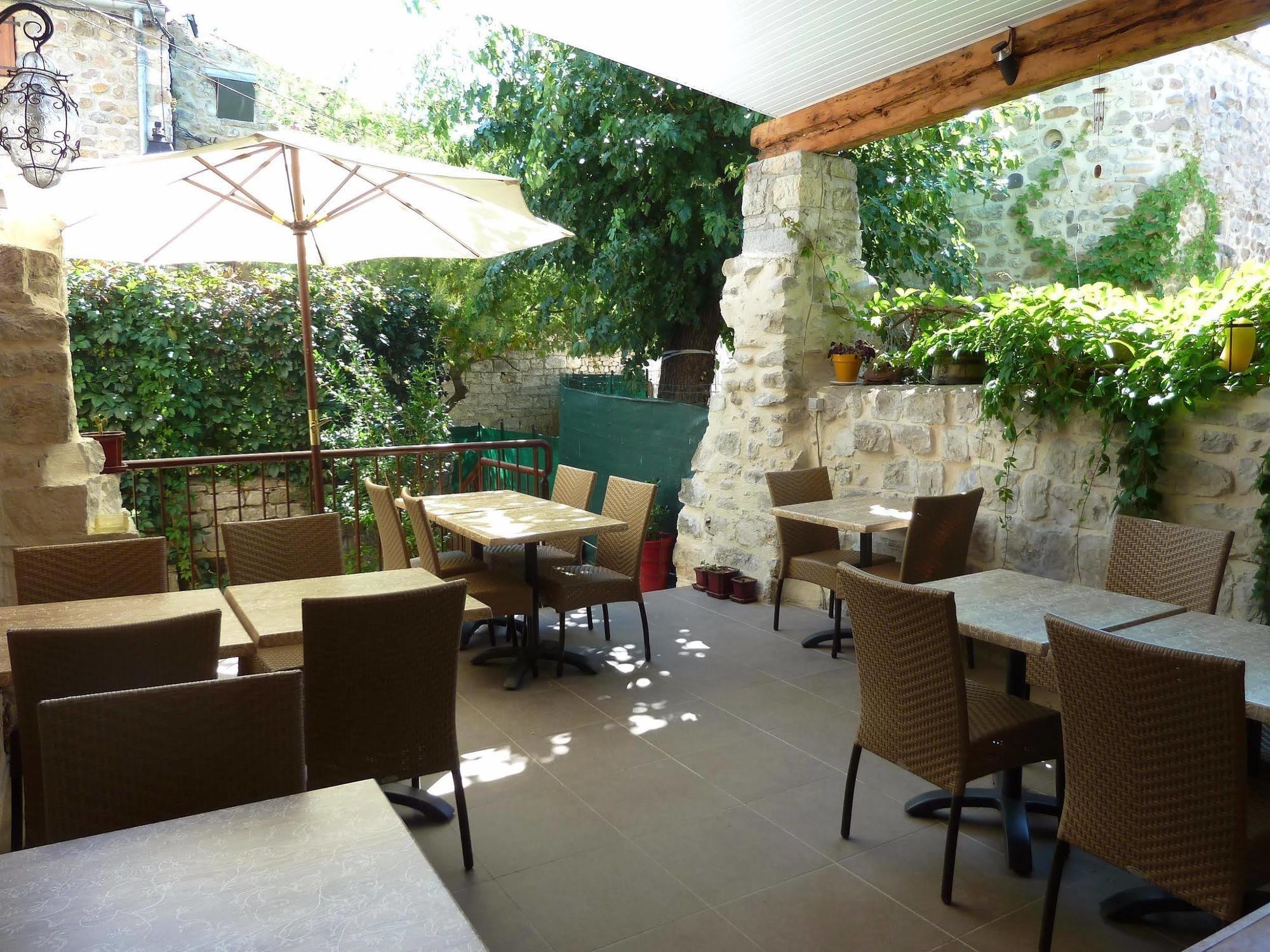 Auberge Du Vieux Lanas Logis Hotel Restaurant Luaran gambar