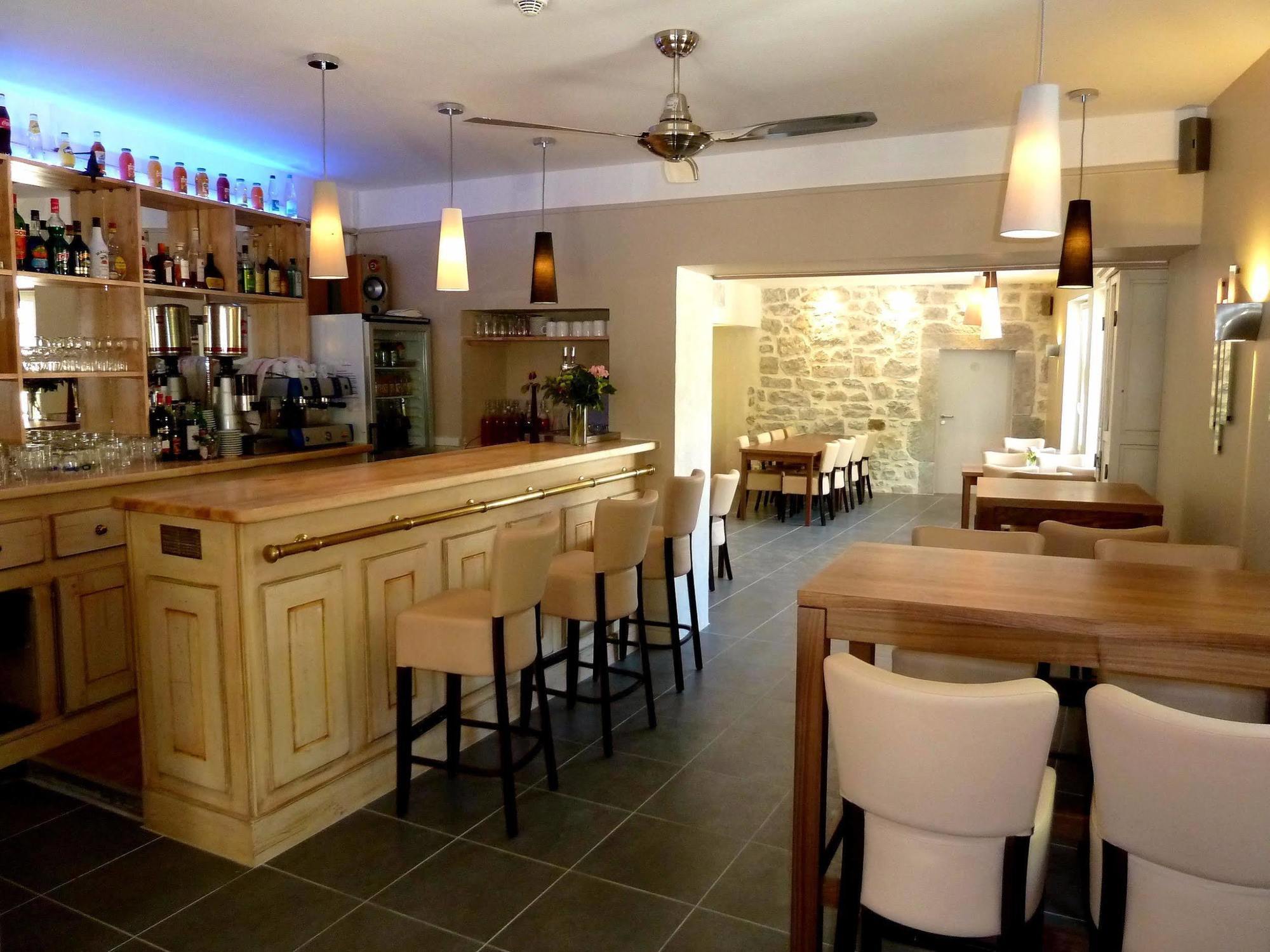 Auberge Du Vieux Lanas Logis Hotel Restaurant Luaran gambar