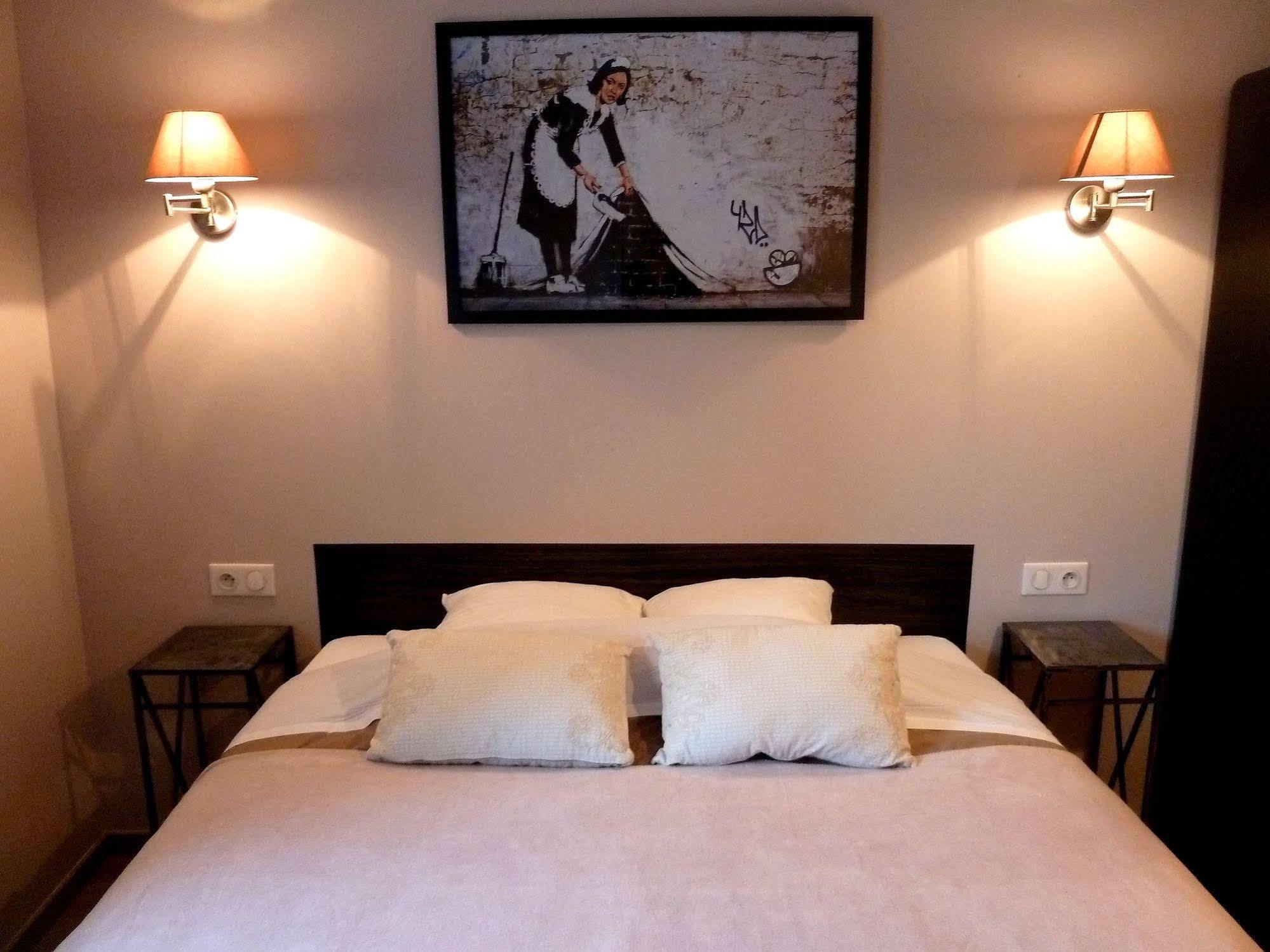 Auberge Du Vieux Lanas Logis Hotel Restaurant Luaran gambar